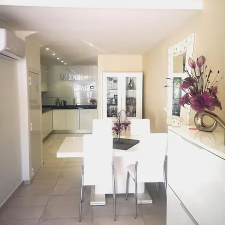 Apartment Town House Torre La Mata